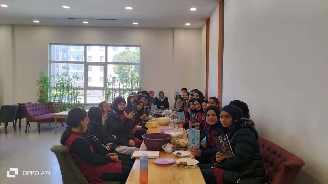 7E Sınıfıyla Bilim Erzurum'da ARAYIŞ ve ADANIŞ Kitaplarının Müzakeresi Yapildi